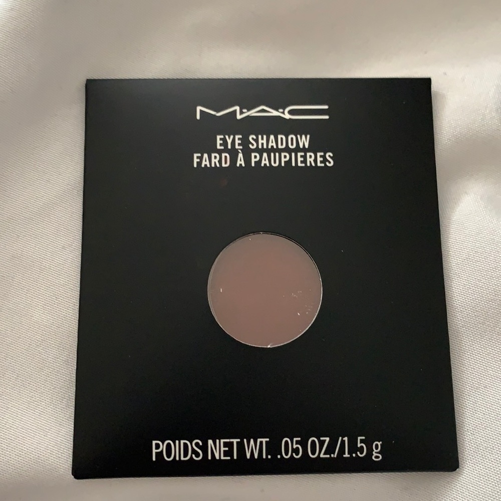 Mac Pro Palette Refill Pan Eye Shadow
I’m into it